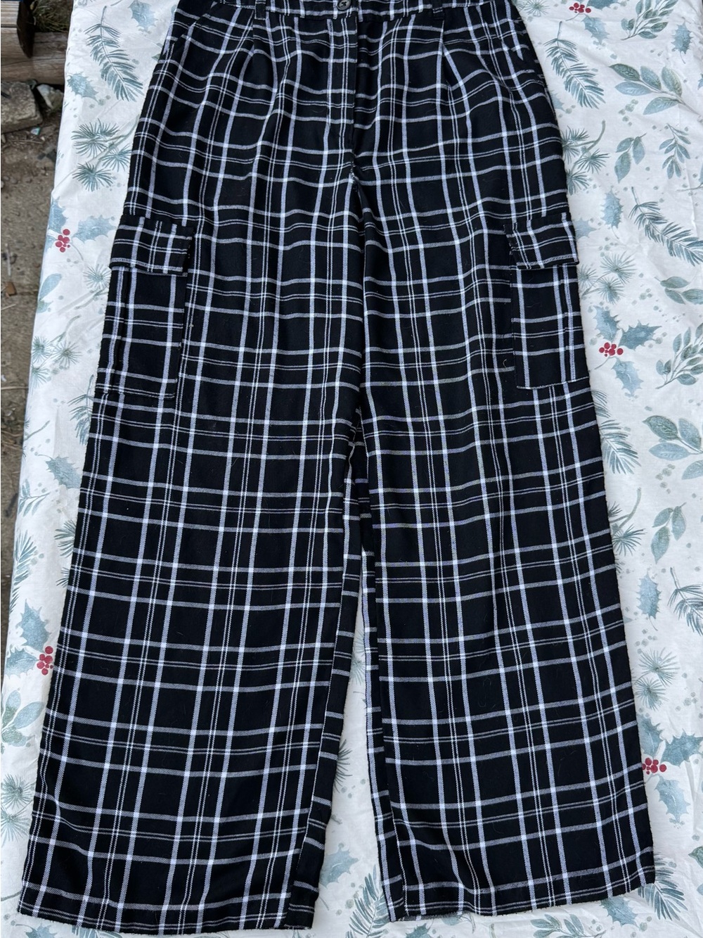 Women's Black & White Wide-Leg Plaid Pants